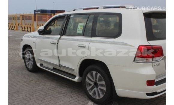Buy Import Toyota Land Cruiser White Car in Import - Dubai in Akmecet Buy Import Toyota Land Cruiser White Car in Import - Dubai in Akmecet