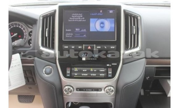 Buy Import Toyota Land Cruiser White Car in Import - Dubai in Akmecet Buy Import Toyota Land Cruiser White Car in Import - Dubai in Akmecet