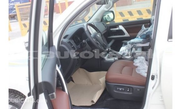 Buy Import Toyota Land Cruiser White Car in Import - Dubai in Akmecet Buy Import Toyota Land Cruiser White Car in Import - Dubai in Akmecet