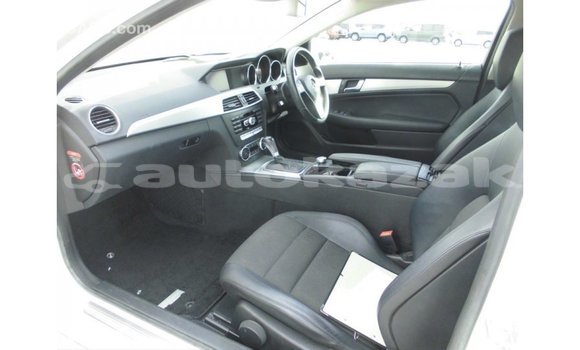 Buy Import Mercedes-Benz 190 White Car in Import - Dubai in Akmecet Buy Import Mercedes-Benz 190 White Car in Import - Dubai in Akmecet