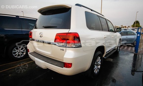 Buy Import Toyota Land Cruiser White Car in Import - Dubai in Akmecet Buy Import Toyota Land Cruiser White Car in Import - Dubai in Akmecet