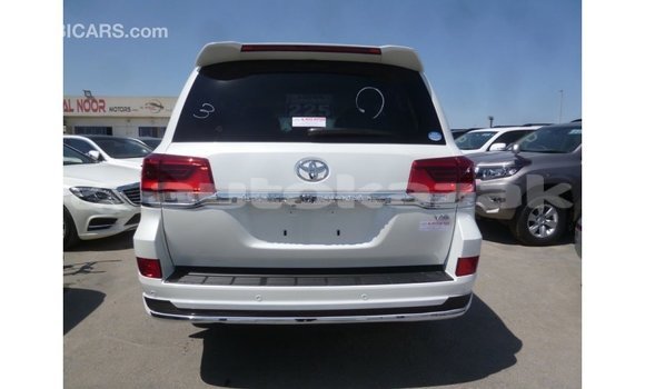 Buy Import Toyota Land Cruiser White Car in Import - Dubai in Akmecet Buy Import Toyota Land Cruiser White Car in Import - Dubai in Akmecet