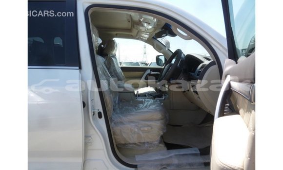 Buy Import Toyota Land Cruiser White Car in Import - Dubai in Akmecet Buy Import Toyota Land Cruiser White Car in Import - Dubai in Akmecet