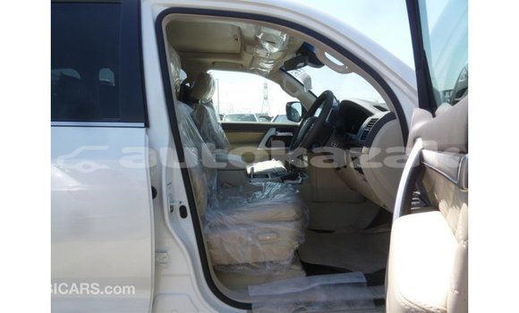 Buy Import Toyota Land Cruiser White Car in Import - Dubai in Akmecet Buy Import Toyota Land Cruiser White Car in Import - Dubai in Akmecet