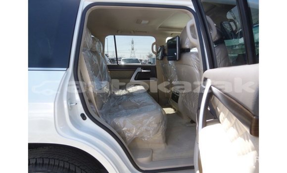 Buy Import Toyota Land Cruiser White Car in Import - Dubai in Akmecet Buy Import Toyota Land Cruiser White Car in Import - Dubai in Akmecet