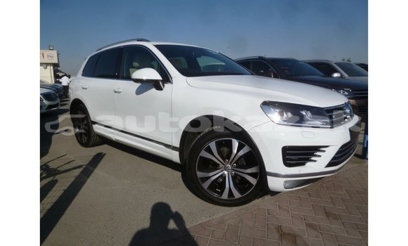 Buy Import Volkswagen Touareg White Car in Import - Dubai in Akmecet