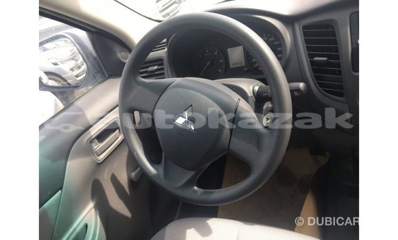 Buy Import Mitsubishi L200 White Car in Import - Dubai in Akmecet