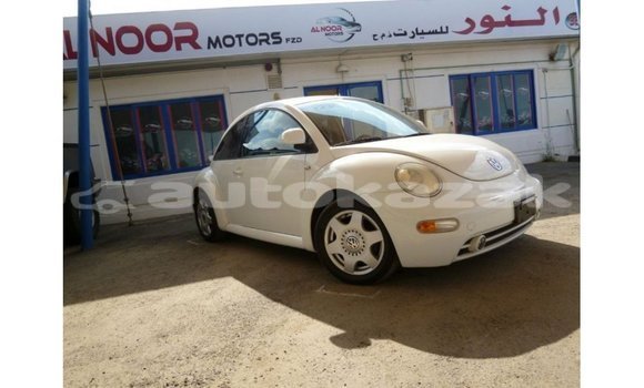 Buy Import Volkswagen Beetle White Car in Import - Dubai in Akmecet