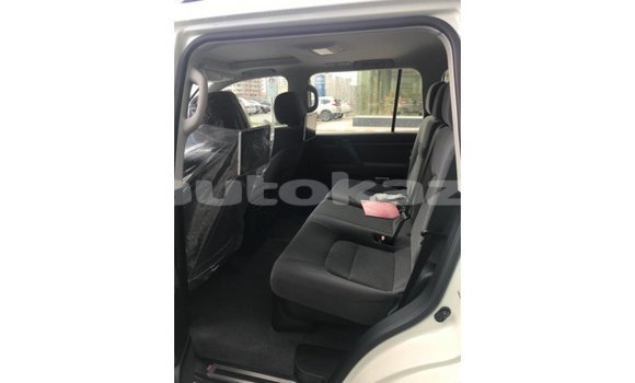 Buy Import Toyota Land Cruiser White Car in Import - Dubai in Akmecet Buy Import Toyota Land Cruiser White Car in Import - Dubai in Akmecet