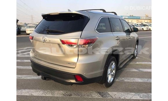 Buy Import Toyota Highlander Beige Car in Import - Dubai in Akmecet Buy Import Toyota Highlander Beige Car in Import - Dubai in Akmecet