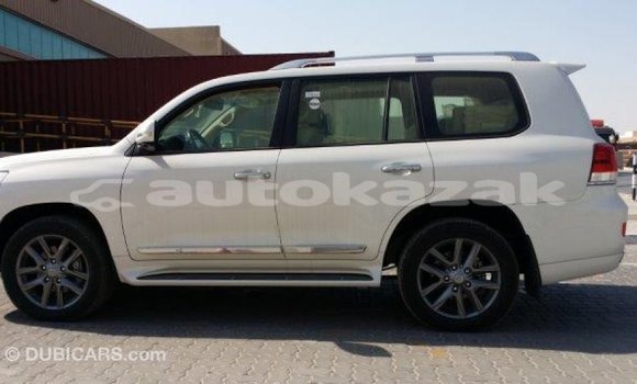 Buy Import Toyota Land Cruiser White Car in Import - Dubai in Akmecet Buy Import Toyota Land Cruiser White Car in Import - Dubai in Akmecet