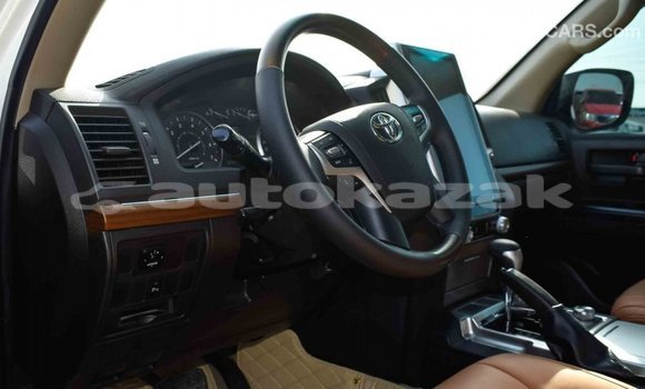 Buy Import Toyota Land Cruiser White Car in Import - Dubai in Akmecet Buy Import Toyota Land Cruiser White Car in Import - Dubai in Akmecet