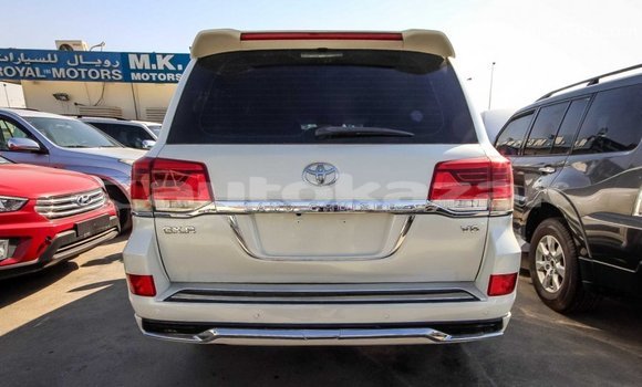 Buy Import Toyota Land Cruiser White Car in Import - Dubai in Akmecet Buy Import Toyota Land Cruiser White Car in Import - Dubai in Akmecet