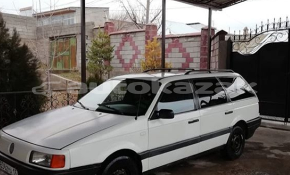 Buy Used Volkswagen Passat White Car in Astana in Akmola
