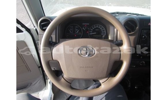 Buy Import Toyota Land Cruiser White Car in Import - Dubai in Akmecet Buy Import Toyota Land Cruiser White Car in Import - Dubai in Akmecet