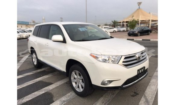 Buy Import Toyota Highlander White Car in Import - Dubai in Akmecet Buy Import Toyota Highlander White Car in Import - Dubai in Akmecet