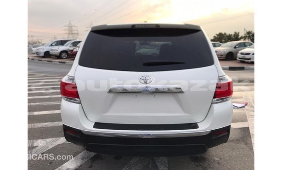 Buy Import Toyota Highlander White Car in Import - Dubai in Akmecet Buy Import Toyota Highlander White Car in Import - Dubai in Akmecet