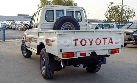 Buy Import Toyota Land Cruiser White Car in Import - Dubai in Akmecet Buy Import Toyota Land Cruiser White Car in Import - Dubai in Akmecet