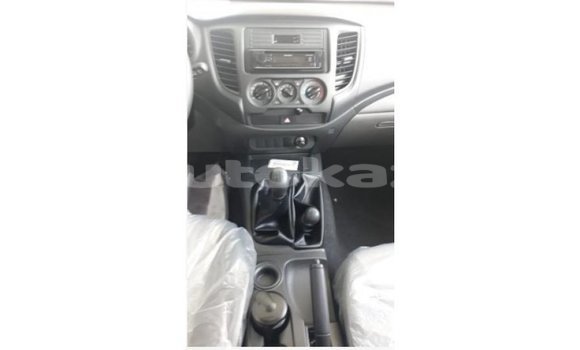 Buy Import Mitsubishi L200 White Car in Import - Dubai in Akmecet