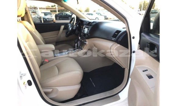 Buy Import Toyota Highlander White Car in Import - Dubai in Akmecet Buy Import Toyota Highlander White Car in Import - Dubai in Akmecet