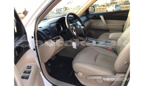 Buy Import Toyota Highlander White Car in Import - Dubai in Akmecet Buy Import Toyota Highlander White Car in Import - Dubai in Akmecet