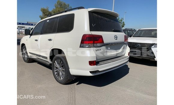 Buy Import Toyota Land Cruiser White Car in Import - Dubai in Akmecet Buy Import Toyota Land Cruiser White Car in Import - Dubai in Akmecet