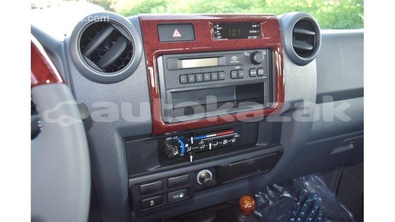 Big with watermark toyota land cruiser akmecet import dubai 1915