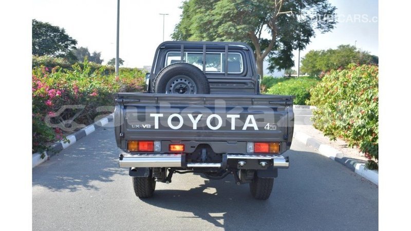 Big with watermark toyota land cruiser akmecet import dubai 1915