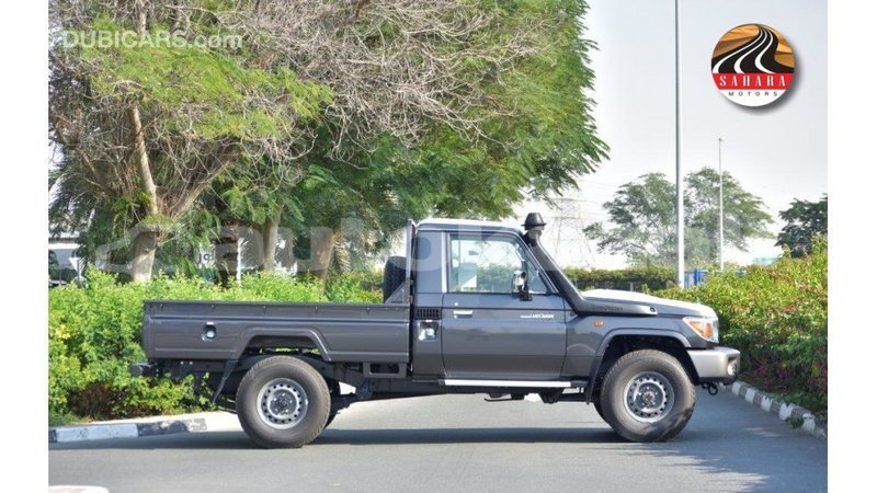 Big with watermark toyota land cruiser akmecet import dubai 1915