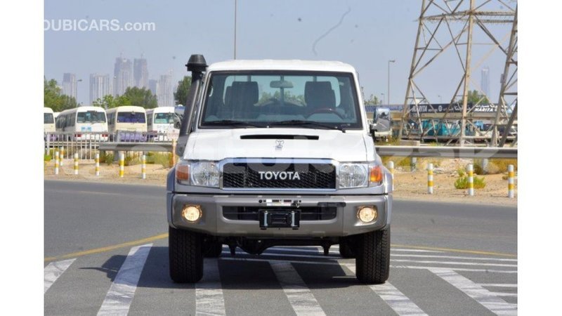 Big with watermark toyota land cruiser akmecet import dubai 1921