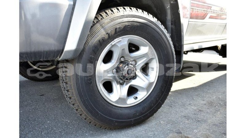 Big with watermark toyota land cruiser akmecet import dubai 1921