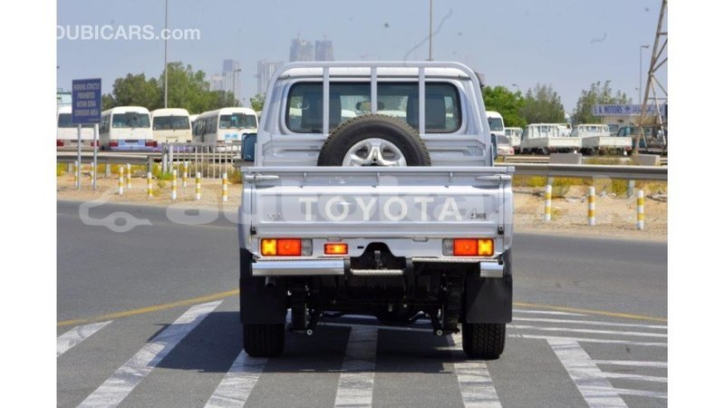 Big with watermark toyota land cruiser akmecet import dubai 1921