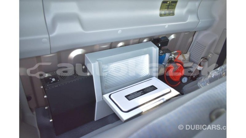 Big with watermark toyota land cruiser akmecet import dubai 1924