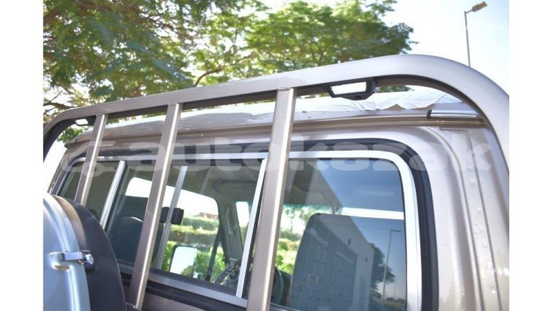 Big with watermark toyota land cruiser akmecet import dubai 1924