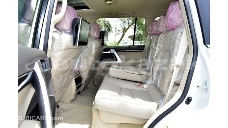 Big with watermark toyota land cruiser akmecet import dubai 1927