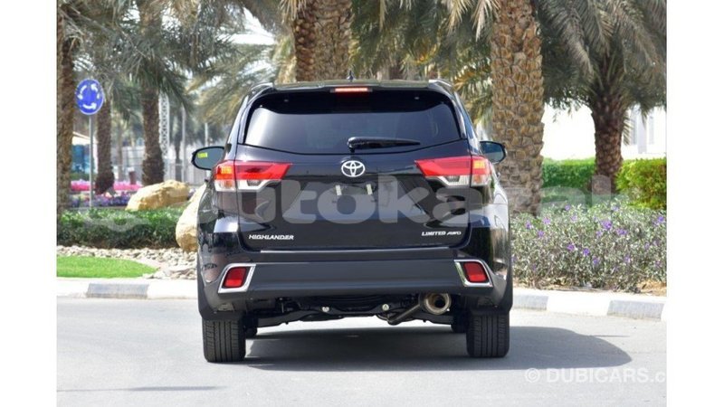 Big with watermark toyota highlander akmecet import dubai 1930