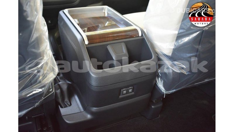 Big with watermark toyota granvia akmecet import dubai 1942