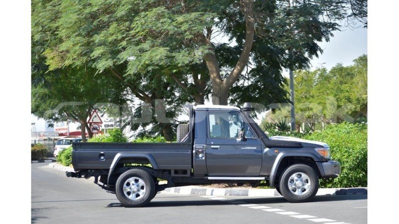 Big with watermark toyota land cruiser akmecet import dubai 1943