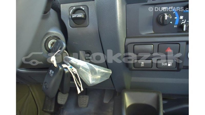 Big with watermark toyota land cruiser akmecet import dubai 1943