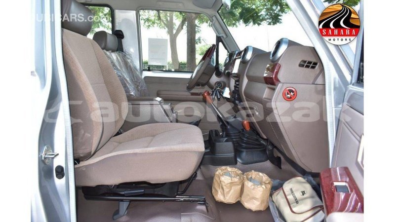 Big with watermark toyota land cruiser akmecet import dubai 1944