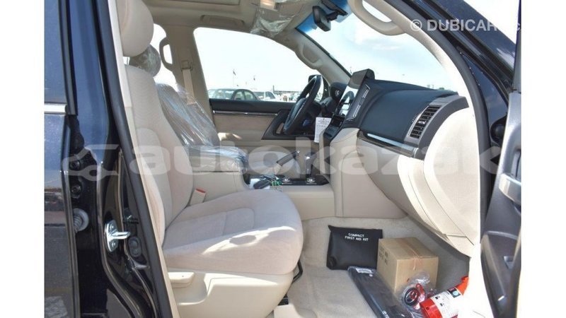 Big with watermark toyota land cruiser akmecet import dubai 1946