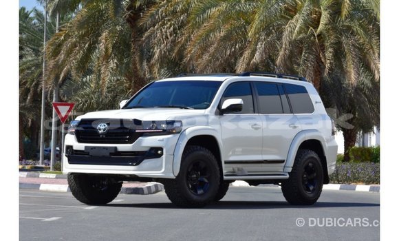 Buy Import Toyota Land Cruiser White Car in Import - Dubai in Akmecet Buy Import Toyota Land Cruiser White Car in Import - Dubai in Akmecet