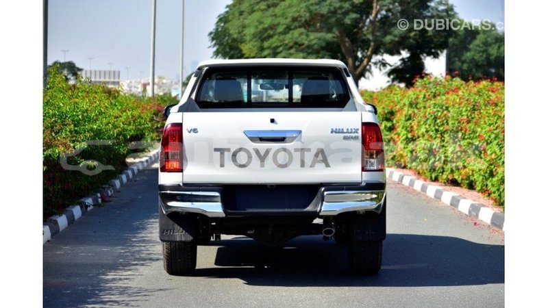 Big with watermark toyota hilux akmecet import dubai 1956