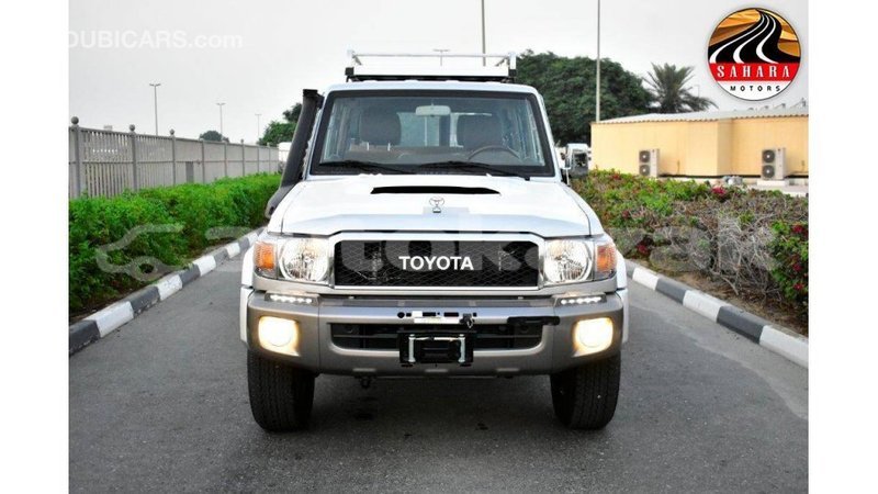 Big with watermark toyota land cruiser akmecet import dubai 1960