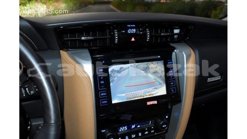 Big with watermark toyota fortuner akmecet import dubai 1969