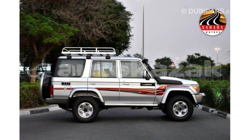 Big with watermark toyota land cruiser akmecet import dubai 1982