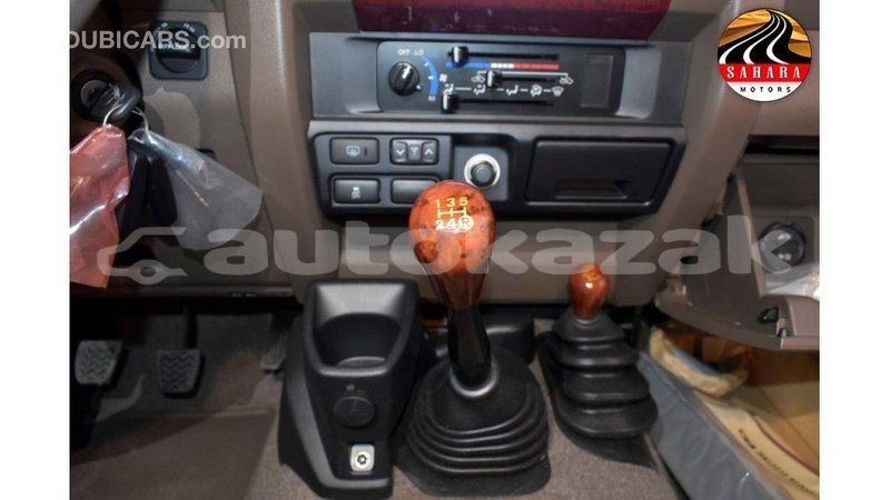 Big with watermark toyota land cruiser akmecet import dubai 1982