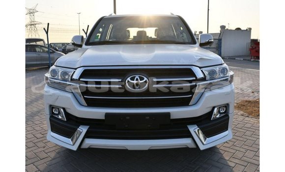 Buy Import Toyota Land Cruiser White Car in Import - Dubai in Akmecet Buy Import Toyota Land Cruiser White Car in Import - Dubai in Akmecet