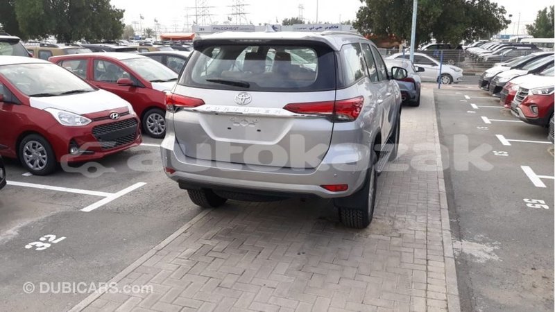 Big with watermark toyota fortuner akmecet import dubai 1990