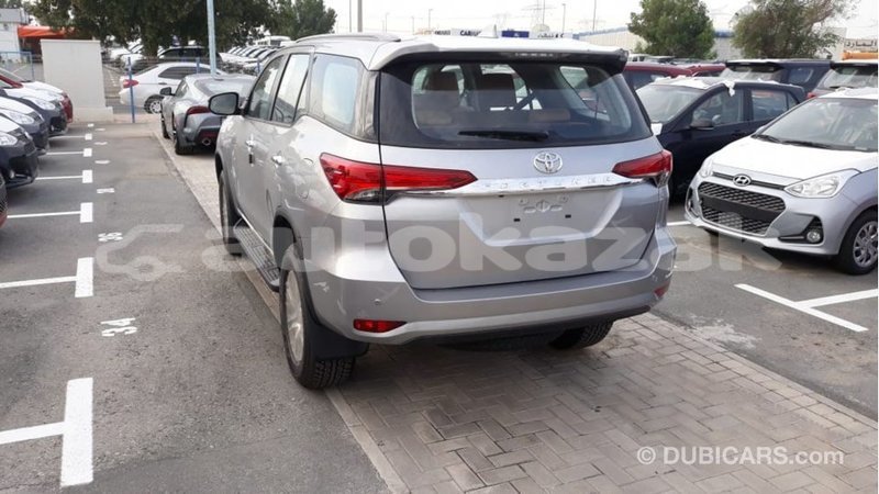 Big with watermark toyota fortuner akmecet import dubai 1990